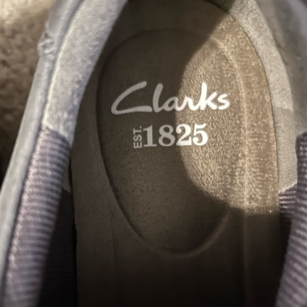 NWT. Men’s 8.5 gray tie up shoes. Clark’s. Never worn. $125.00 original cost - Picture 3 of 9